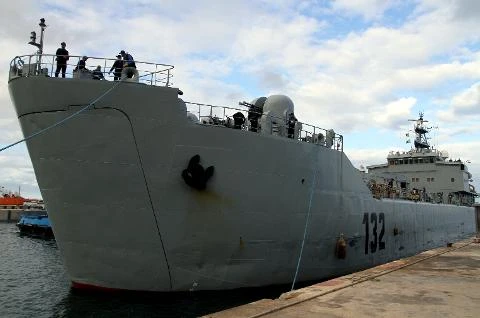 Tàu hải quân Libya ở cảng Tripoli được điều động sau vụ chặn tàu Triều Tiên (Nguồn: AFP)