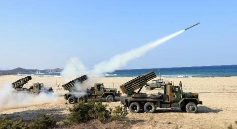 Quân đội Triều Tiên bắn thử tên lửa tại bờ biển hôm đầu tháng Ba (Nguồn: AFP/KCNA)