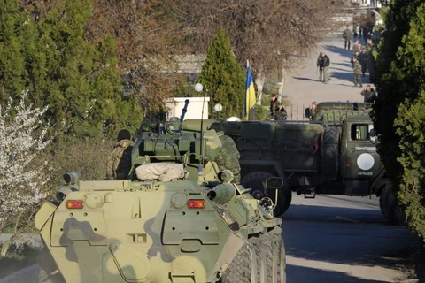 Tự vệ Crimea nổ súng chiếm căn cứ Belbek của Ukraine