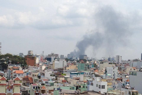 TP HCM: Cháy bãi giữ xe thiêu rụi hơn 300 ôtô, xe máy