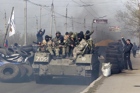 Một đơn vị thiết giáp Ukraine tại miền Đông tự buông súng