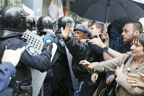 3000 người biểu tình ly khai bao vây cơ quan cảnh sát Odessa