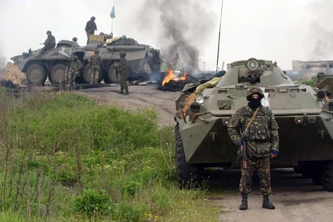 Quân Ukraine công phá Slavyansk, 5 tay súng thương nặng