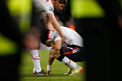 Liverpool thua ba bàn 10 phút cuối, Luis Suarez khóc nức nở