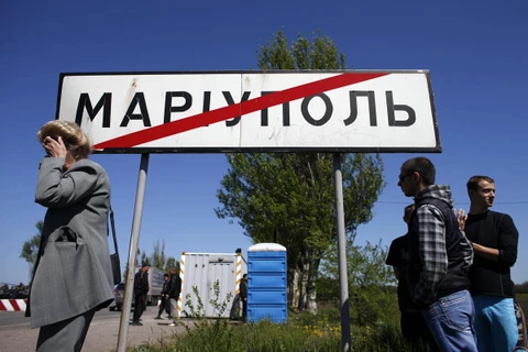 [Video] Xe bọc thép của quân đội Ukraine bốc cháy ở Mariupol