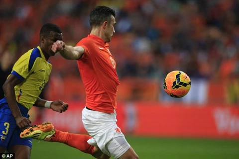[Video] Van Persie giúp Hà Lan thoát thua trước Ecuador