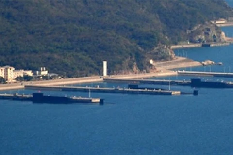 Bức ảnh đăng trên trang web của The Washington Free Beacon về ba tàu ngầm hạt nhân của Trung Quốc.