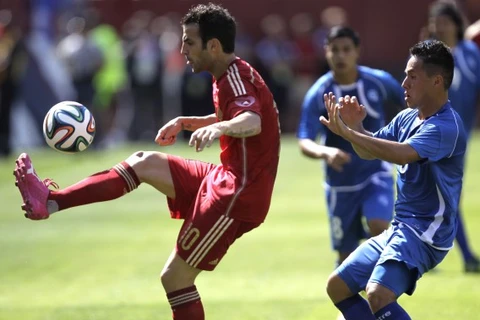 [Video] Cesc Fabregas đá phạt đền siêu tệ ở trận gặp El Salvador