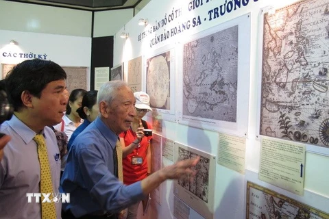 Phản đối Trung Quốc xây dựng các công trình trên đảo Phú Lâm 
