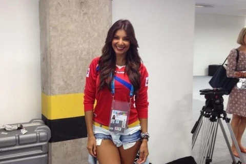 Nữ phóng viên xinh đẹp của Costa Rica gây sốt tại World Cup 