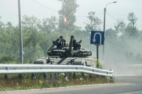 Mỹ tuyên bố có thông tin Nga sắp gửi xe tăng, pháo tới Ukraine