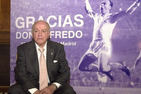 Huyền thoại của Real Madrid Di Stefano qua đời ở tuổi 88