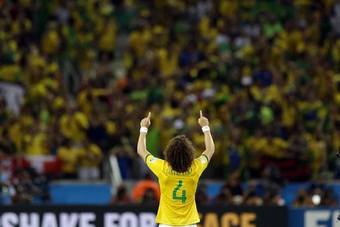 David Luiz sẽ đeo băng đội trưởng Brazil quyết đấu với Đức