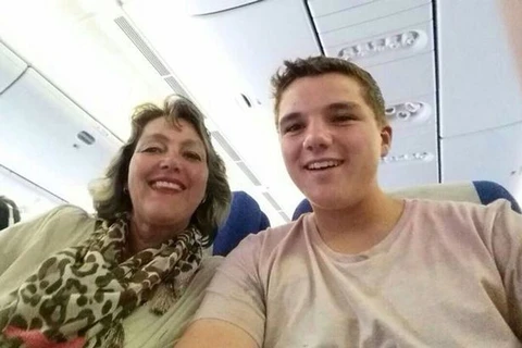 Hai mẹ con chụp selfie lần cuối trong đời trước khi MH17 bị nạn