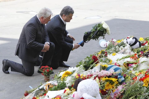 Tổng thống Ukraine bác cáo buộc chiến đấu cơ bay sát MH17