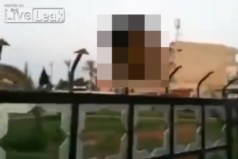 Đoạn video ISIS bêu đầu binh sĩ Syria khiến thế giới bàng hoàng