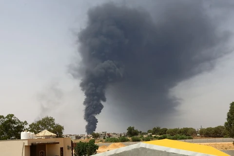 Libya: Đám cháy khổng lồ lan sang bồn chứa dầu thứ hai