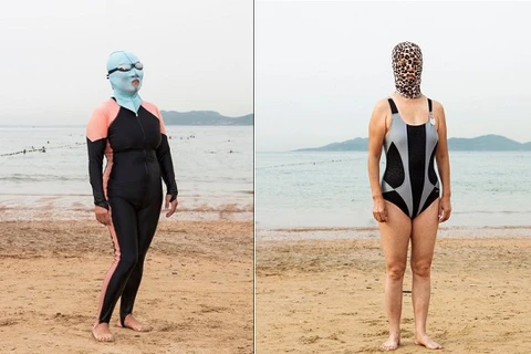 Phụ nữ Trung Quốc lên cơn sốt diện “bikini mặt” khi ra biển