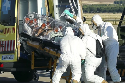 Bệnh nhân châu Âu đầu tiên nhiễm virus Ebola đã qua đời