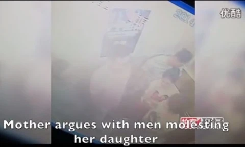 Trung Quốc: Video bé gái bị quấy rối trong thang máy gây phẫn nộ
