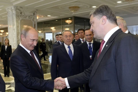 Ukraine: Putin và Poroshenko "thỏa thuận ngừng bắn lâu dài"