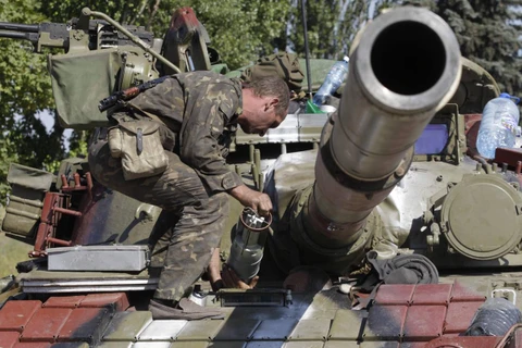 Ukraine: Donetsk tiếp tục bị nã pháo dù đã có lệnh ngừng bắn