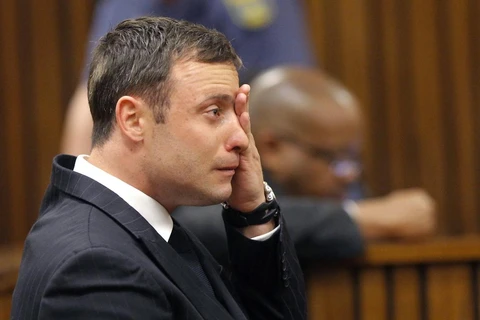 Cha mẹ bạn gái Pistorius sốc nặng vì "Người không chân" trắng án