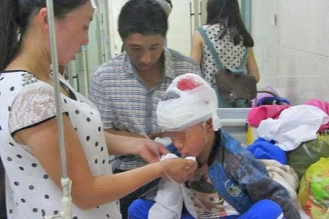 Trung Quốc truy bắt thầy giáo đánh học sinh rạn hộp sọ