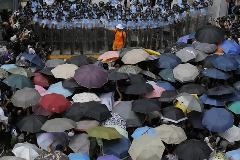 Phong trào đòi dân chủ bắt đầu chiến dịch phong tỏa Hong Kong