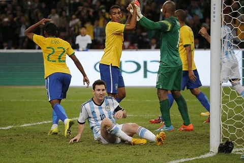 Brazil đả bại Argentina 2-0 ở Bắc Kinh, Messi đá hỏng penalty