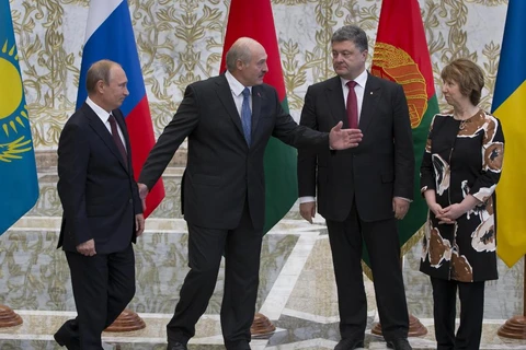 Tổng thống Ukraine Poroshenko tuyên bố sẽ gặp ông Putin tuần tới