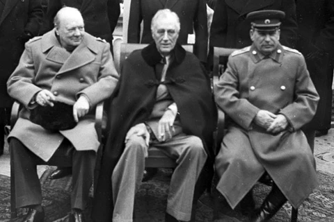 Cố Thủ tướng Anh Churchill từng hối Mỹ ném bom hạt nhân Liên Xô
