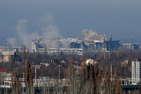 Ukraine tố phe nổi dậy vi phạm lệnh ngừng bắn ở sân bay Donetsk