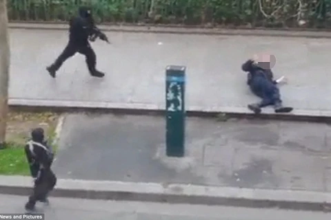 [Photo] Hé lộ hai kẻ bịt mặt gây ra vụ khủng bố kinh hoàng ở Paris