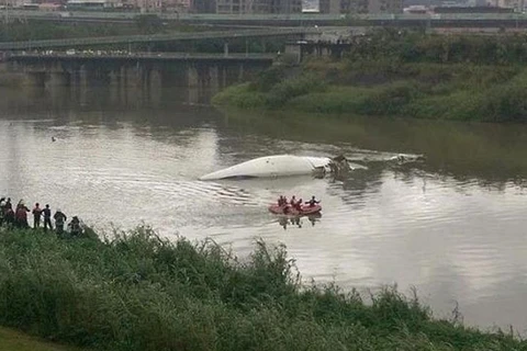 Máy bay Đài Loan chở 58 người lao sông, nhiều thương vong