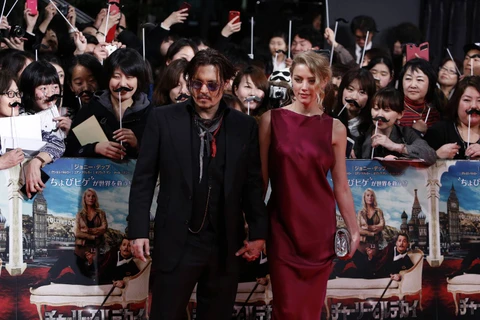 Johnny Depp kết hôn với "người đẹp lưỡng tính" Amber Heard