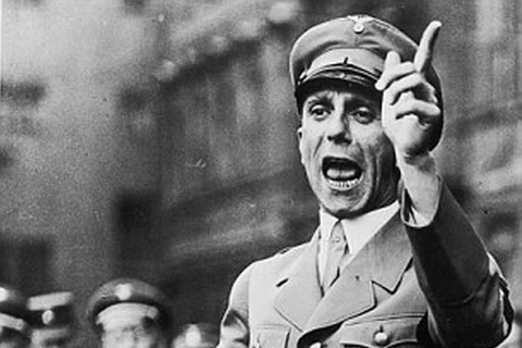 Đòi tiền tác quyền cho... "trùm tuyên truyền phátxít" Goebbels!