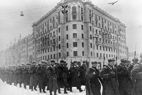 Hồng quân Liên Xô đã lần đầu đánh bại phátxít Đức ra sao?