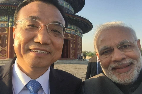 Thủ tướng Ấn Độ chụp ảnh "selfie" với Thủ tướng Trung Quốc