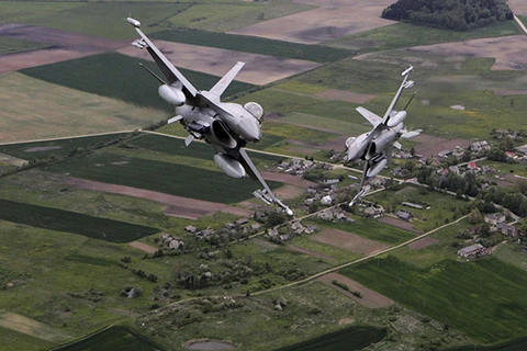 Máy bay F-16 của Na Uy tham gia cuộc tập trận của NATO ở Litva (Nguồn: RT)