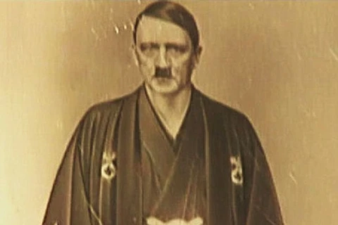 Bức ảnh kỳ lạ chưa từng được công bố về trùm phátxít Hitler