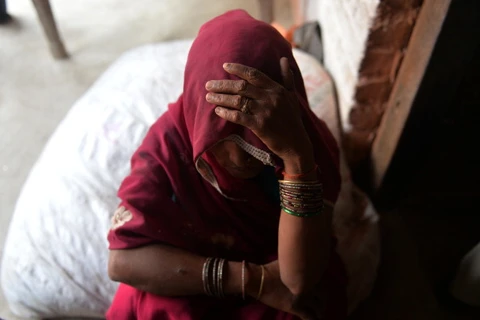 Cô gái Ấn Độ bị hiếp dâm lần thứ 2 vì cảnh sát không tới cứu