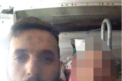 Lộ bức ảnh selfie ghê tởm của kẻ chặt đầu ông chủ tại Pháp