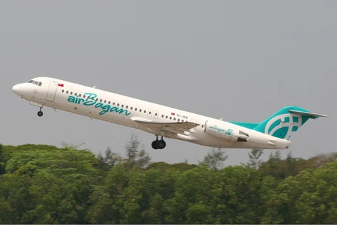 Máy bay của Myanmar trượt khỏi đường băng do mưa lớn 
