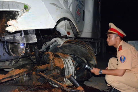 Đắk Nông: Xe máy đấu đầu xe khách làm 4 người tử vong tại chỗ