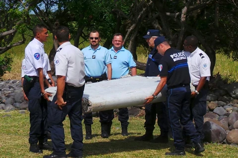 Mảnh vỡ nghi của MH370 chỉ là một trò lừa đảo như vụ MH17?