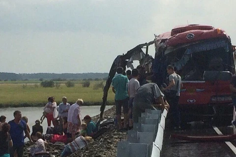 Nga: Hai xe buýt đấu đầu trực diện, hơn 70 người thương vong