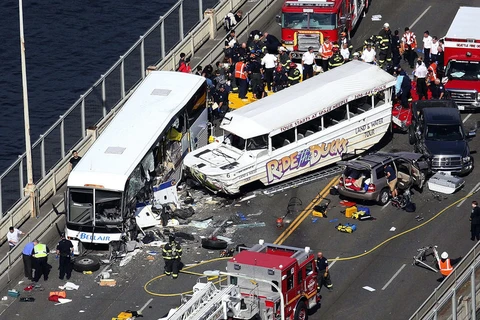 Hiện trường bi thảm vụ tai nạn xe bus chở sinh viên Việt ở Mỹ