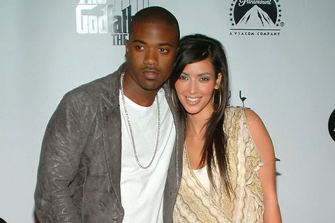 Kim Kardashian đã kiếm được hàng triệu USD nhờ... băng sex