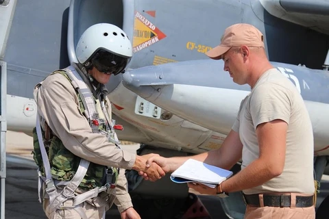 [Photo] Phi công Nga trở về căn cứ sau khi không kích IS